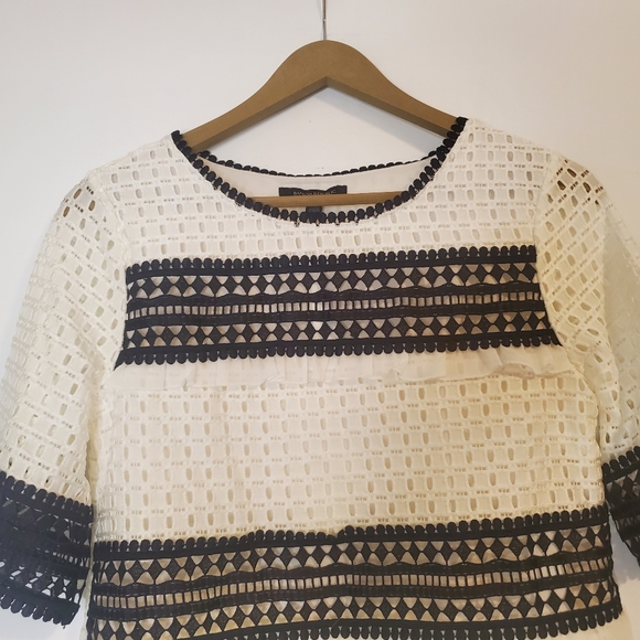 Banana Republic Women NWT Size XS S/Sl B&W embroidered holiday stripped top - Picture 2 of 11